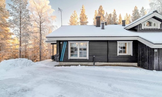 Yllasjarvi House | Idyllic Lomaylläs b39: Lake View & Spa Retreat Awaits
