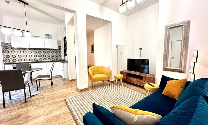 La Spezia Apartment | Perfect Family Retreat - Huge Apartment Near Station & Parking