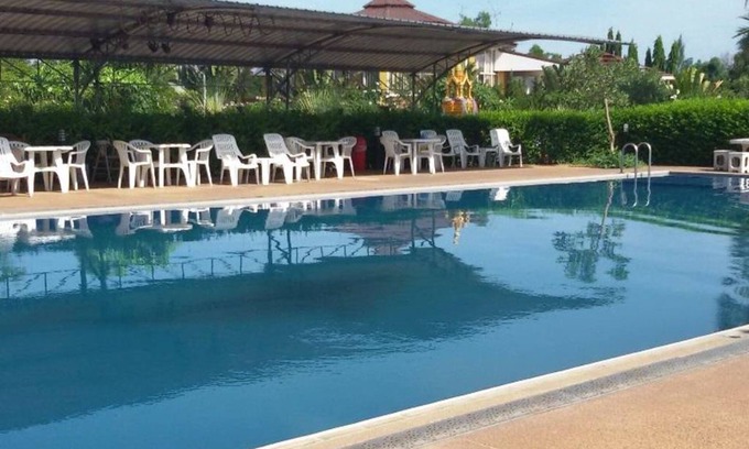 Non Sung Hotel | Relax at Lomdao Resort: Family-Friendly with Pool & Dining