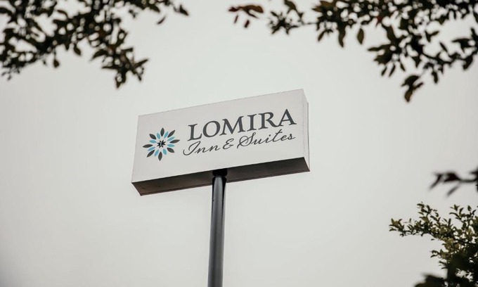 Lomira Hotel | Comfortable Lomira Inn and Suites with Pool & Family-Friendly Amenities