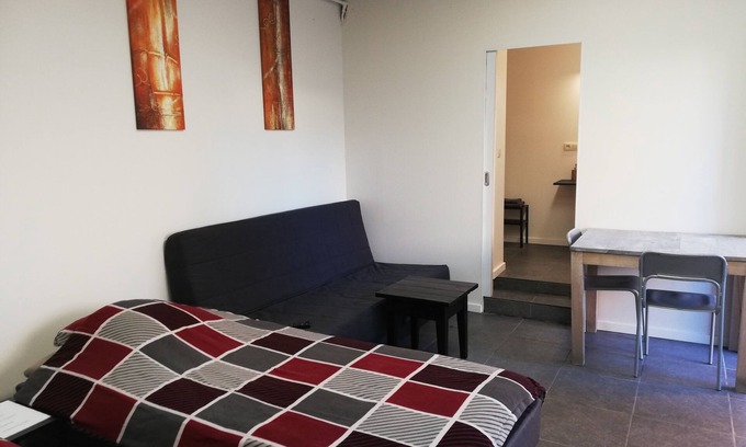 Lommel Hotel | Cozy Lommel Inn: Free WiFi, Kitchen & 24/7 Check-In