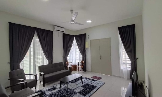 Jasin House | Discover LOMPOI HOMESTAY: 4-Star Family-Friendly Retreat