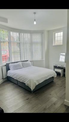 West Finchley House | London En-Suites