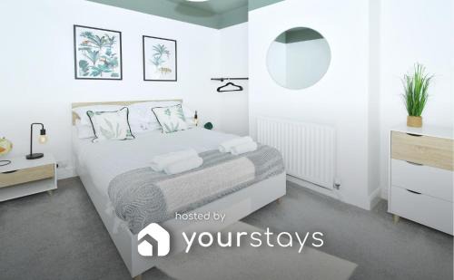 Newcastle-Under-Lyme House | Cozy London House by YourStays - Pet Friendly & Pool Access