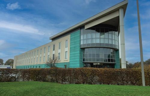 Tea Green Hotel | Convenient Stay at Hilton Garden Inn Luton North