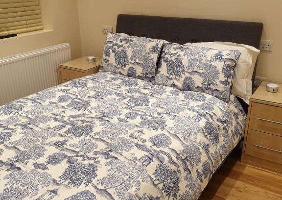 Valentines Apartment | Chic London Flat Near Ilford Station with Garden & WiFi