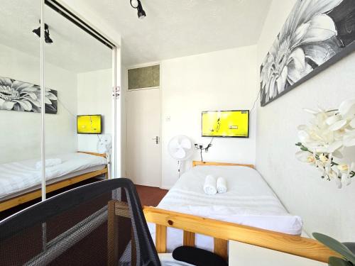 New Addington House | Explore London North Downs: Highly Rated Guest Rooms