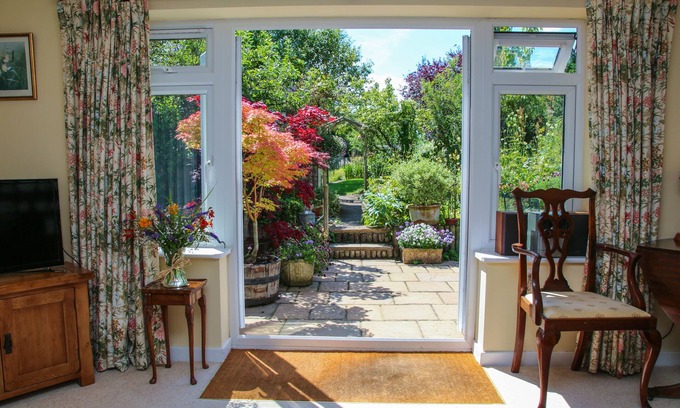 Chippenham House | Exceptional London Road Guest Accommodation with Breakfast