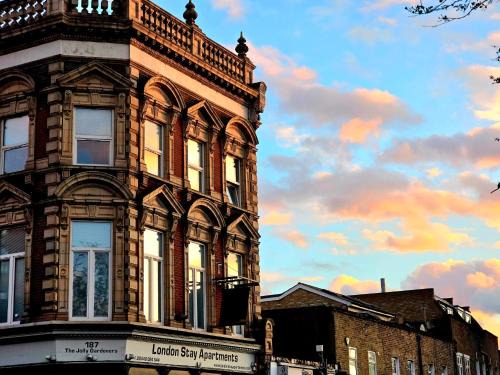Livesey Apartment | Family-Friendly London Stay Apartments with Kitchen Access