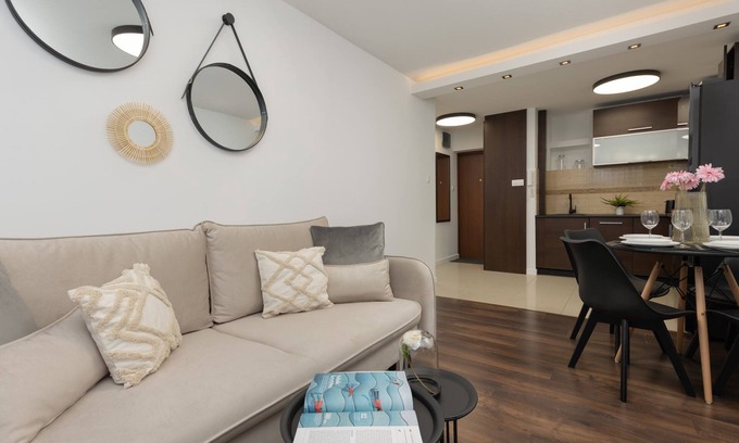 Saska Kepa Apartment | Inviting Apartment Saska Kepa | Family & Pet Friendly Stay