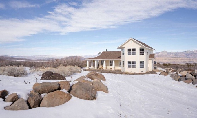 Mesa Ski Chalet | Relaxing Lone Eagle Stay: Pet Friendly Near Powderhorn Resort