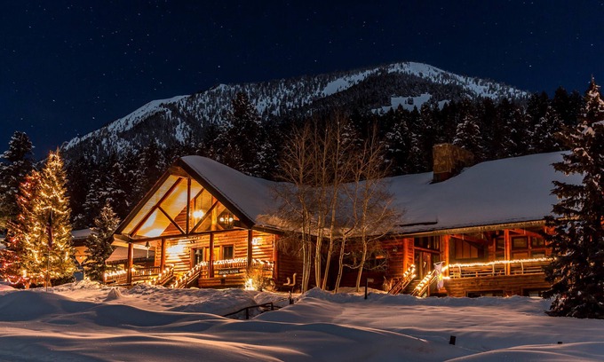 Gallatin Gateway Hotel | Discover Lone Mountain Ranch: Family-Friendly Retreat