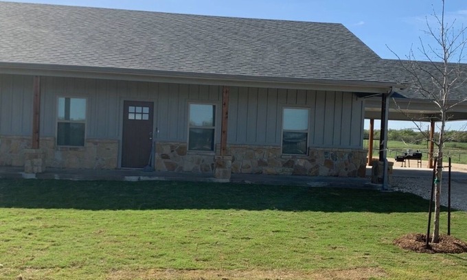 Dublin House | Pet-Friendly Retreat at Lone Oak Place - Rated 10/10!