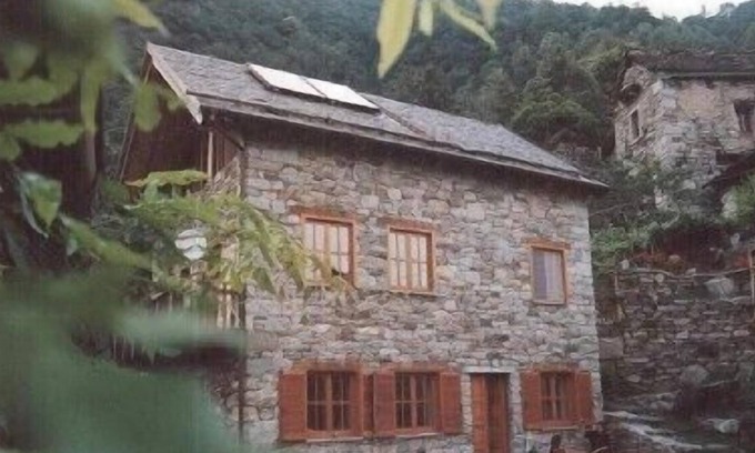 Valleggia House | Lone-standing vacation home in the mountain village of Valleggia in Piemont