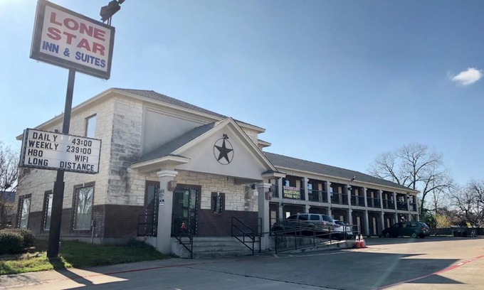 Killeen Hotel | Pet-Friendly Retreat at Lone Star Inn & Suites