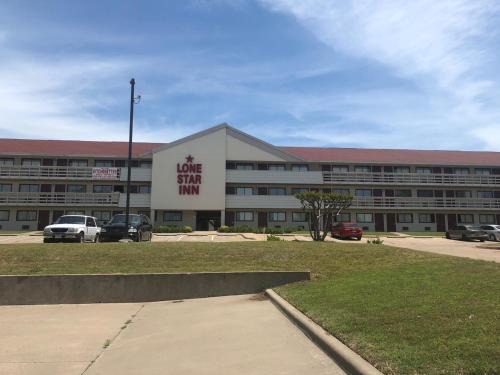 Original Town Hotel | Comfortable Lone Star Inn: Family-Friendly Accommodations