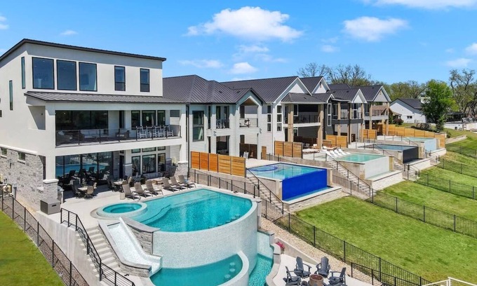 Kingsland House | Experience Lone Star Landing with Premier Concierge Services