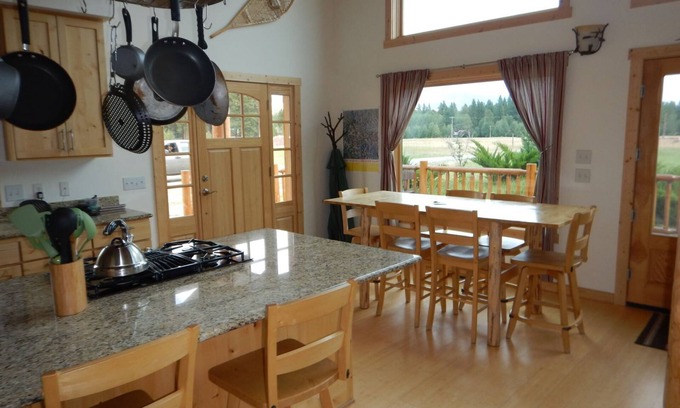 Winthrop Cabin | Elegant Lone Wolf Cabin at Wolfridge - Rated 9.8/10