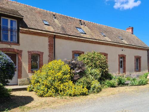 Connerre House | Charming Renovated Longère Near Le Mans with Private Parking