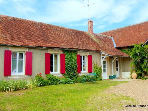 Lurcy-Levis House | Cozy Gîte Lurcy-Lévis: Perfect for Families and Pets