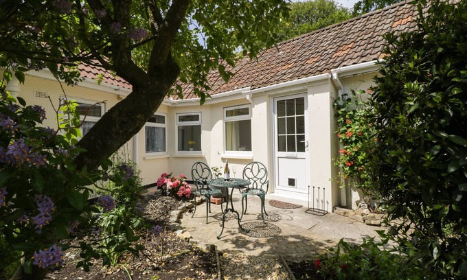 Ditcheat Cottage | Romantic Long Batch Cottage: Cozy Getaway in Ditcheat