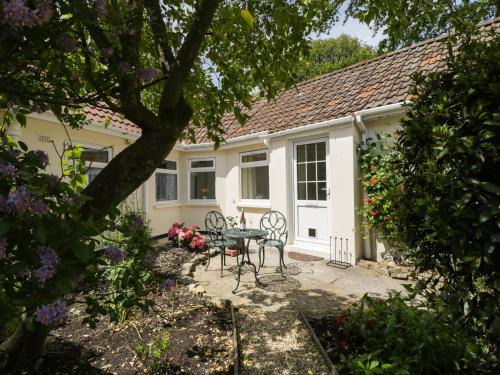 Ditcheat House | Experience Long Batch Cottage - 4-Star Guest Rated Retreat