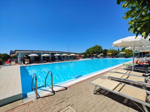 Lido Adriano Apartment | Relaxing Long Beach Village Residence with Private Beach Access