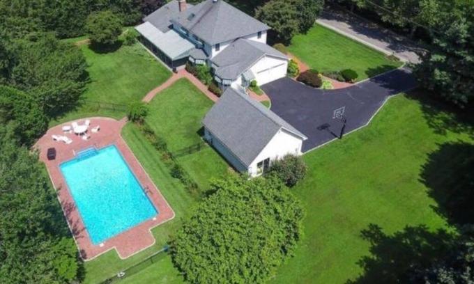 Huntington House | Relaxing Long Island Estate with Heated Pool Near Manhattan