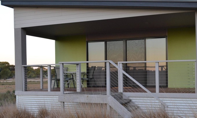 Murray Bridge House | Pet-Friendly Long Island Retreat on the Murray River