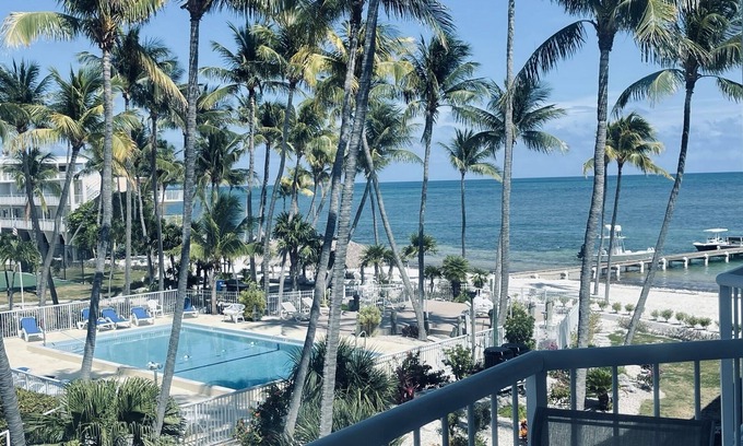 Layton Condo | Beachfront Paradise in Long Key, Florida with Pool & Ocean View