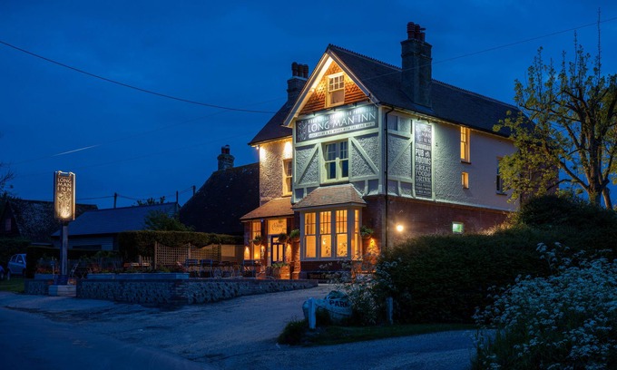Wilmington Bed & Breakfast | Discover Long Man Inn: Guest Rated 10/10 with Dining & Kitchen