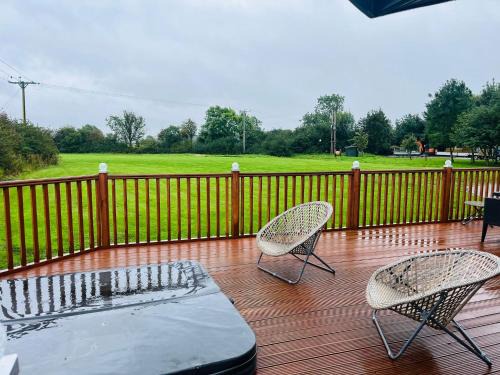 Malton Apartment | Relaxing Long Meadow Lodge with Inviting Hot Tub Retreat