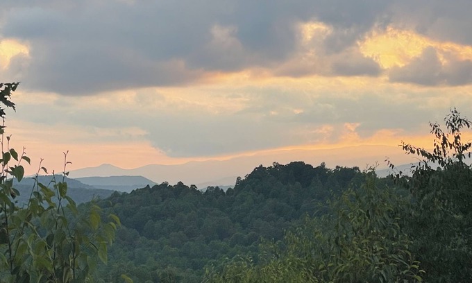 Hendersonville House | Experience Golf Club Retreat with Mountain Views at Champion Hills