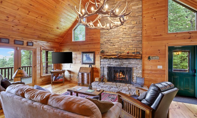 Mineral Bluff Cabin | Exclusive Mountain Views with Pool, Spa & Total Privacy