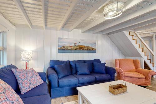 York Beach House | Experience Long Sands Serenity: Perfect for Families & Pets