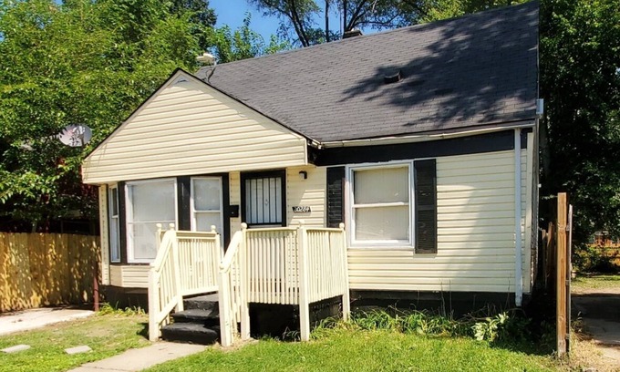 Detroit House | Ideal Long Stay: 3 Bedroom Home with Full Amenities
