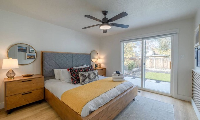 Fairpark Apartment | Discover Skier's Hideaway: Downtown Retreat with Spa & Kitchen