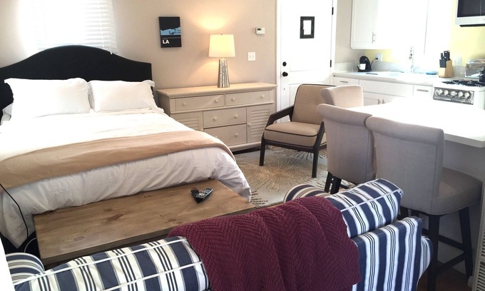 Pacific - Edison Apartment | Modern Studio Retreat: Exceptional Stay with Free Parking
