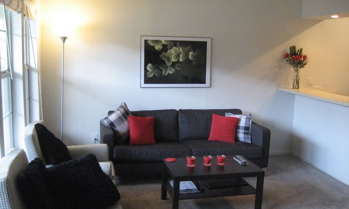 Highland Lake Estates Condo | Relaxing Getaway at the Island on Lake Travis with Pool