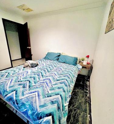 Booragoon House | Comfortable Queen Bedroom Near Sawn River & Fremantle Uni