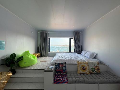 Phu Quy Hotel | Discover Long Vĩ Hotel - Phú Quý Island Getaway