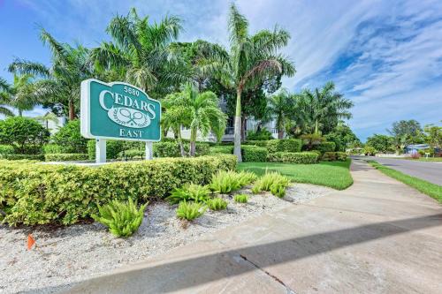 Whitney Beach Apartment | Pet-Friendly Longboat Key Cedars Beach House Near the Shore