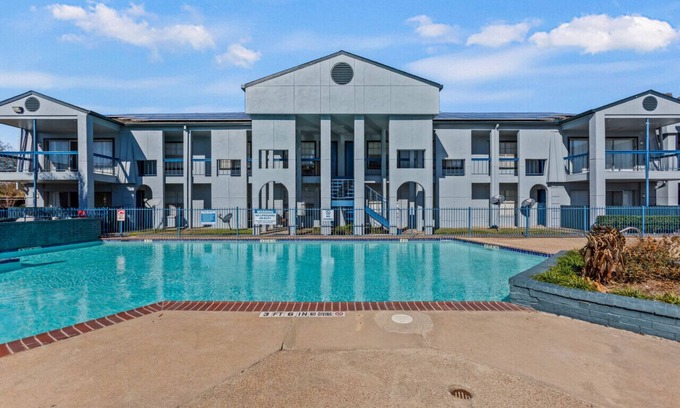 El Lago Apartment | Convenient 1 Bed Near Clear Lake, NASA & Kemah