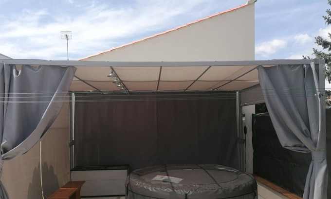 Avrille House | LONGERE AND JACUZZI DIRECTION TO THE OCEAN IN VENDEE