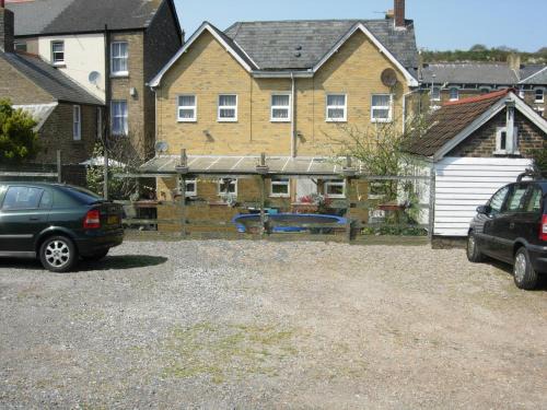 Dover House | Discover Longfield Guest House - Family-Friendly Retreat