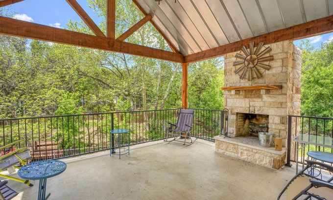 Marble Falls House | Secluded Cove Front Retreat with Lake Views & Family Amenities