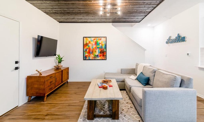 Stony Ridge North House | Unforgettable Longhorn Getaway: Guest Rated 10/10