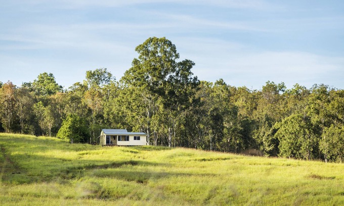 Tolga Cabin | Cozy Longhorn Lodges - Boutique Farmstay in FNQ
