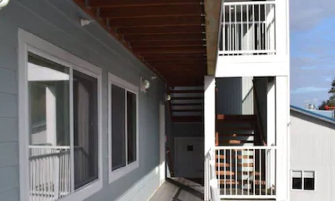 Sitka Cabin | Guest Rated 9.4: Longliner Lodge with Family-Friendly Amenities