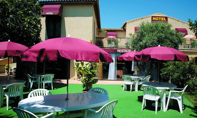 Le Sambuc Hotel | Inviting Longo Maï: Family-Friendly with Delicious Dining